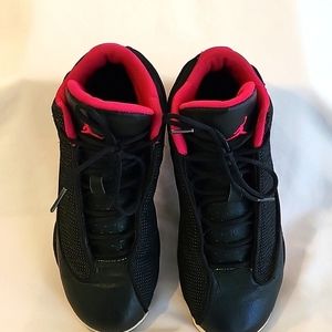 Jordan 13s XIII, black/voltage cherry, youth sz 6